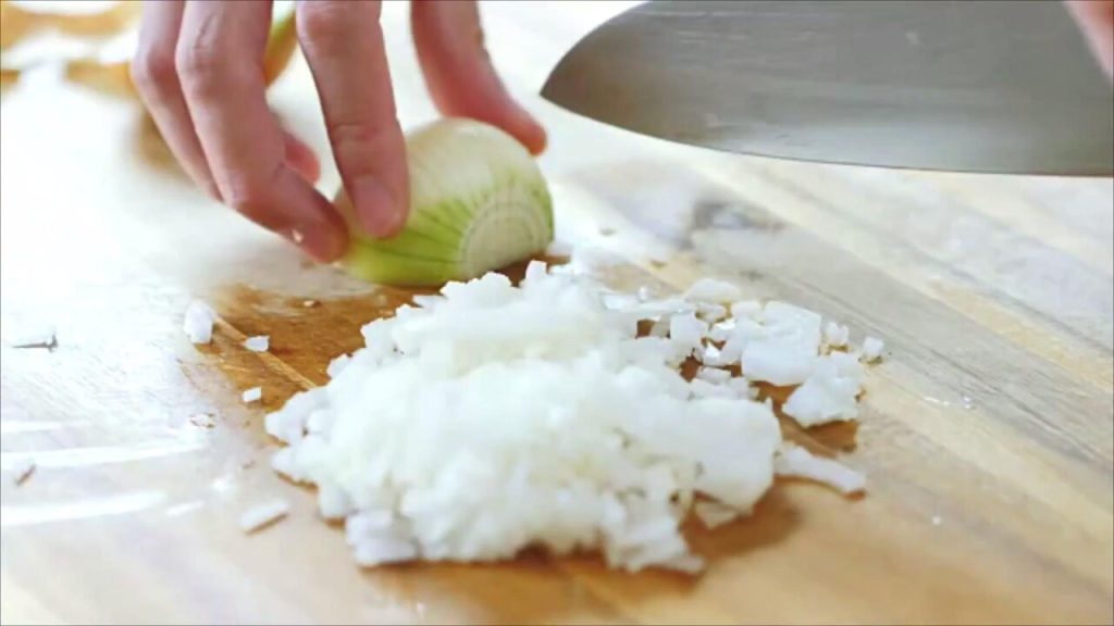 Cât timp poți consuma ceapa congelată și cum se congelează aceasta corect