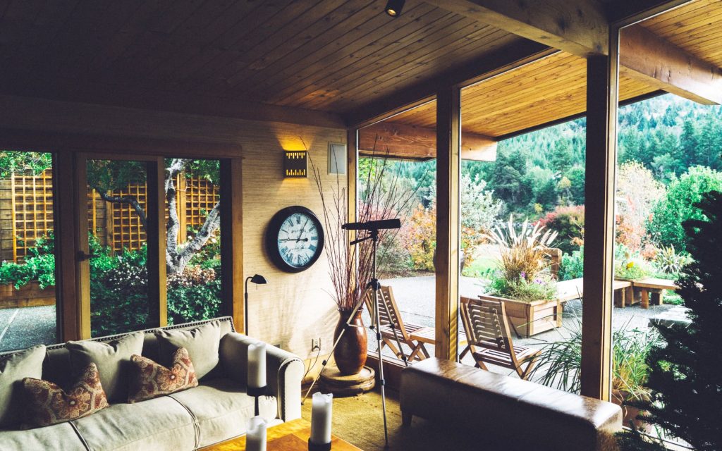 Decor pentru o gradină mare. Cum o faci superbă cu bani puțini