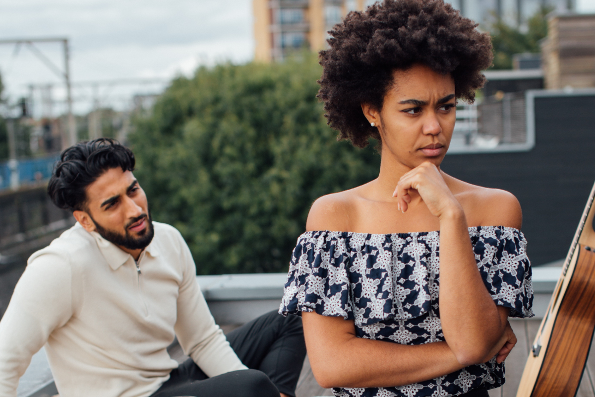 Când iubești este greu să nu simți sentimente de gelozie de teamă că ai putea să pierzi persoana iubită