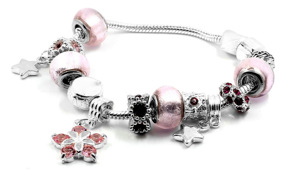 Ingredientul din bucătărie care curăţă brăţările Pandora este chiar la îndemâna ta.