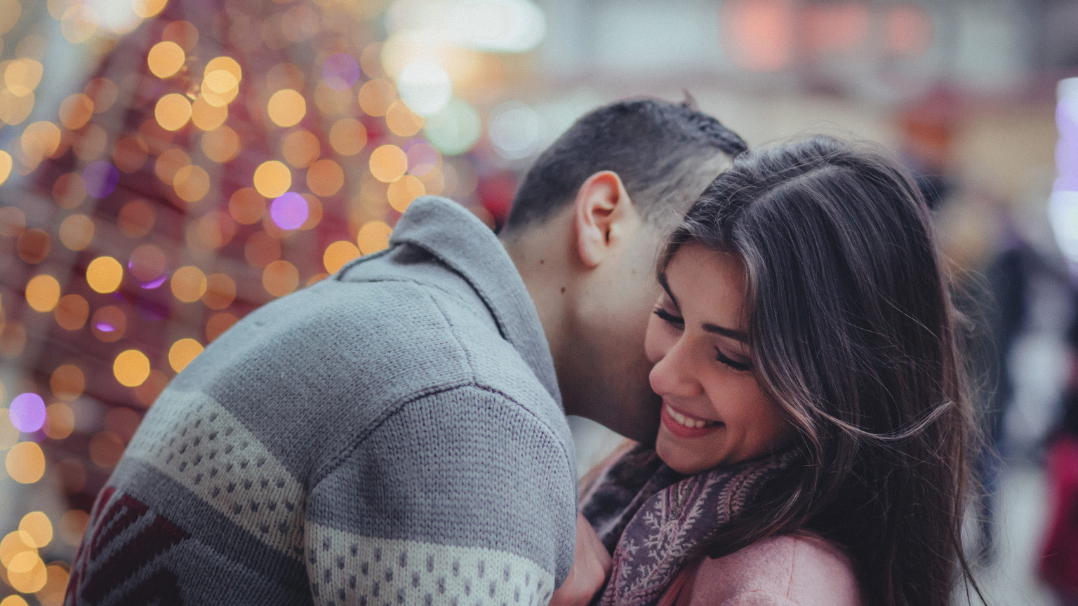 Șapte semne discrete că s-a îndrăgostit de tine