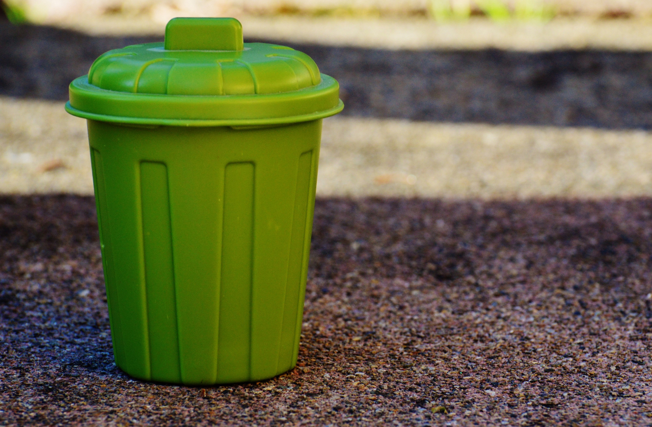 Unde trebuie să arunci măştile de protecţie folosite. Multe persoane fac această greşeală. Sfaturile experţilor