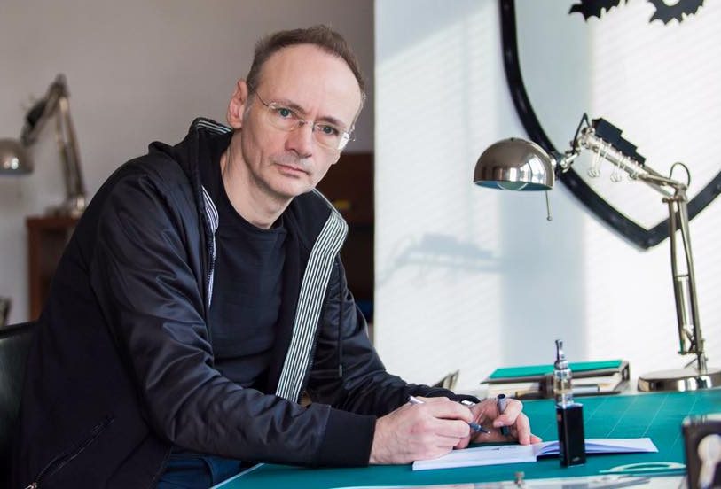 Mihai Albu figurează în Cartea Recordurilor, cu tocurile de 37 de cm