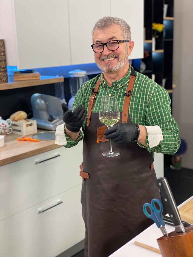 Petrișor Tănase prezintă emisiunea ”Sănătate în bucate”, la Digi24 TV