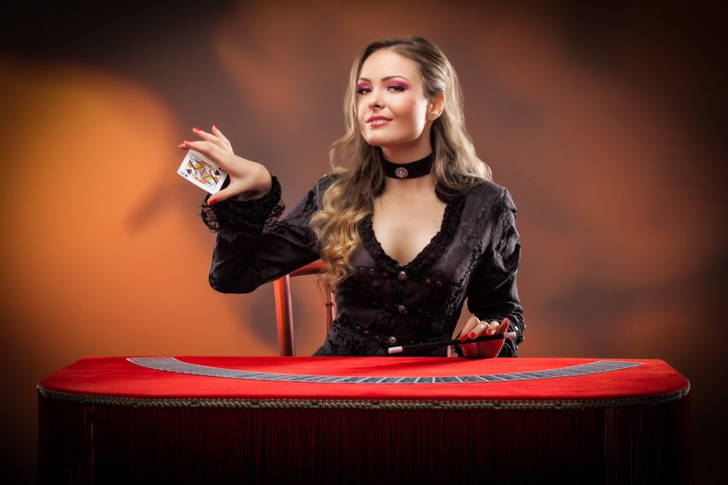 Nimeni nu o întrece la numerele de magie cu cărțile de joc