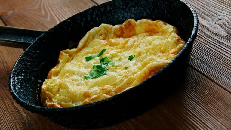Cum faci o omletă pufoasă și gustoasă. Cu ce trebuie să înlocuiești uleiul şi câte ouă trebuie să folosești