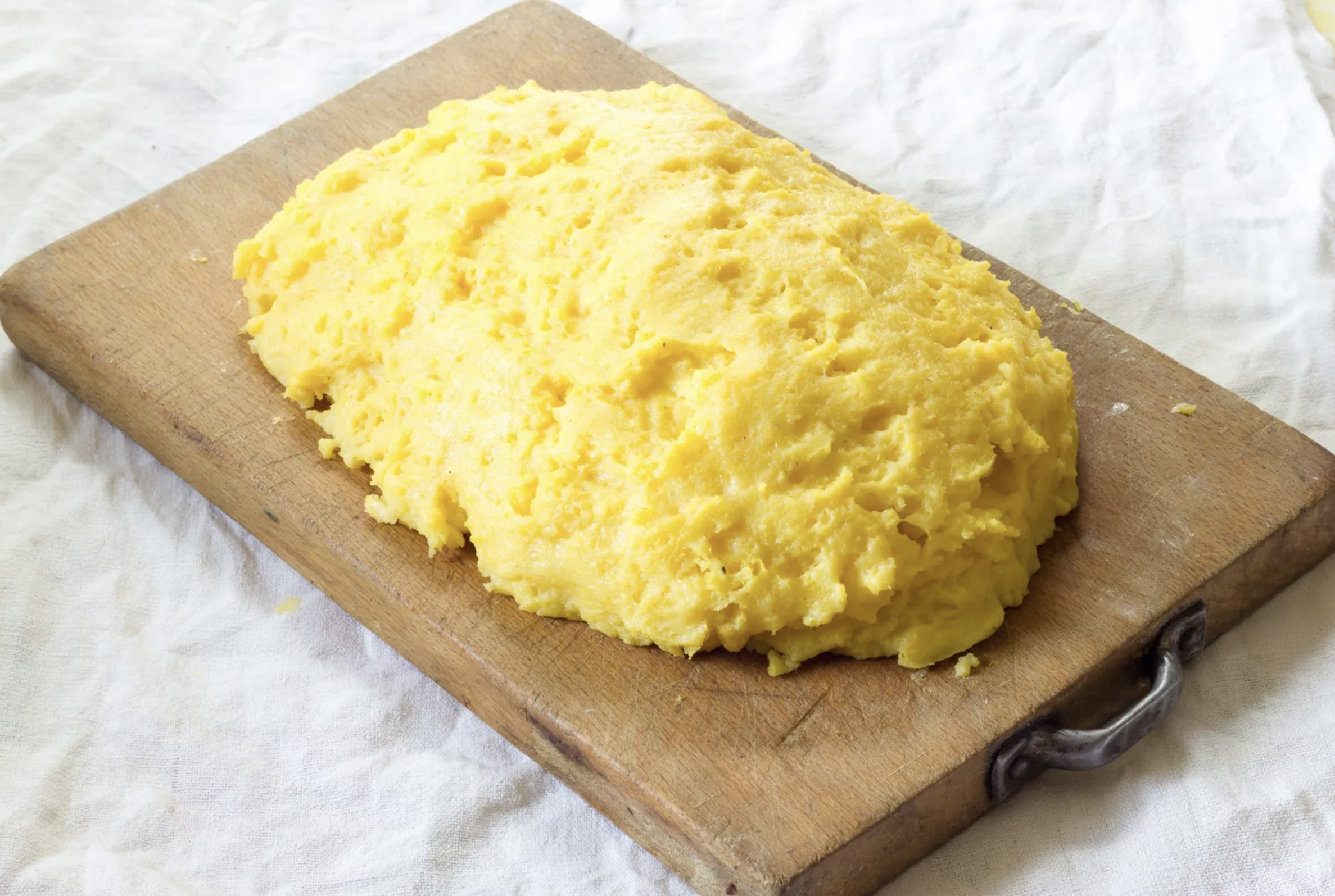 Iată ce trebuie să pui în mămăligă pentru o rețetă perfectă