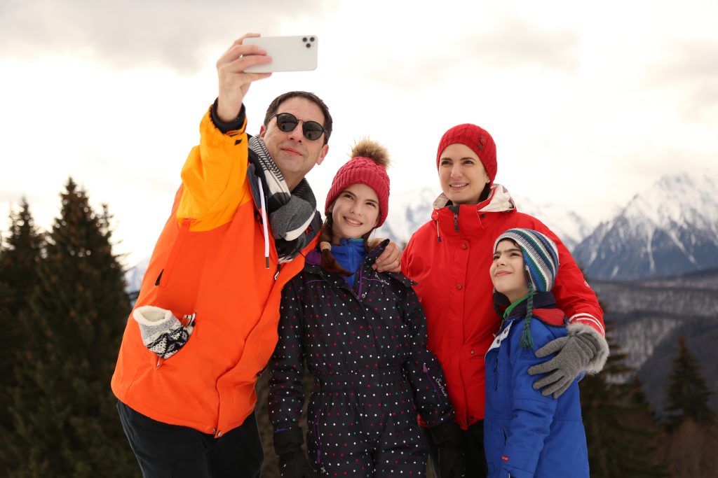 Dan Negru cu frumoasa lui familie, în vacanță