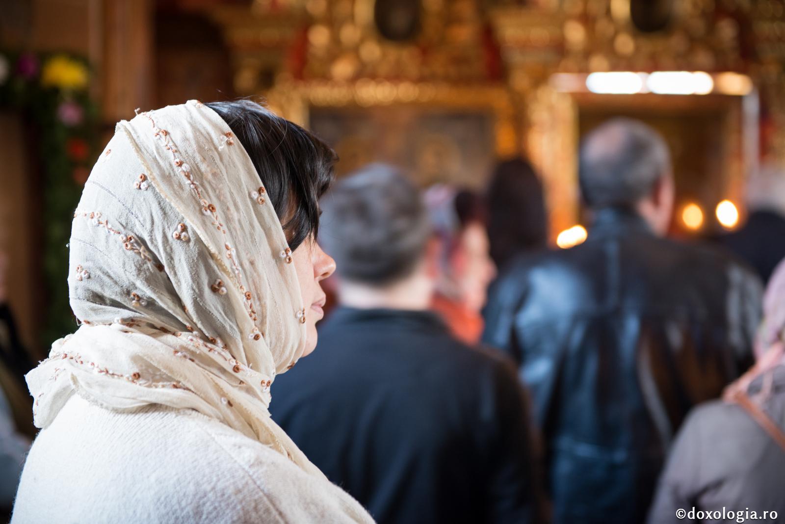 de ce trebuie să poarte femeile batic în biserică
