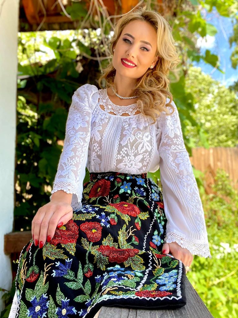 Emilia Dorobanțu este una dintre cele mai frumoase soliste de muzică populară