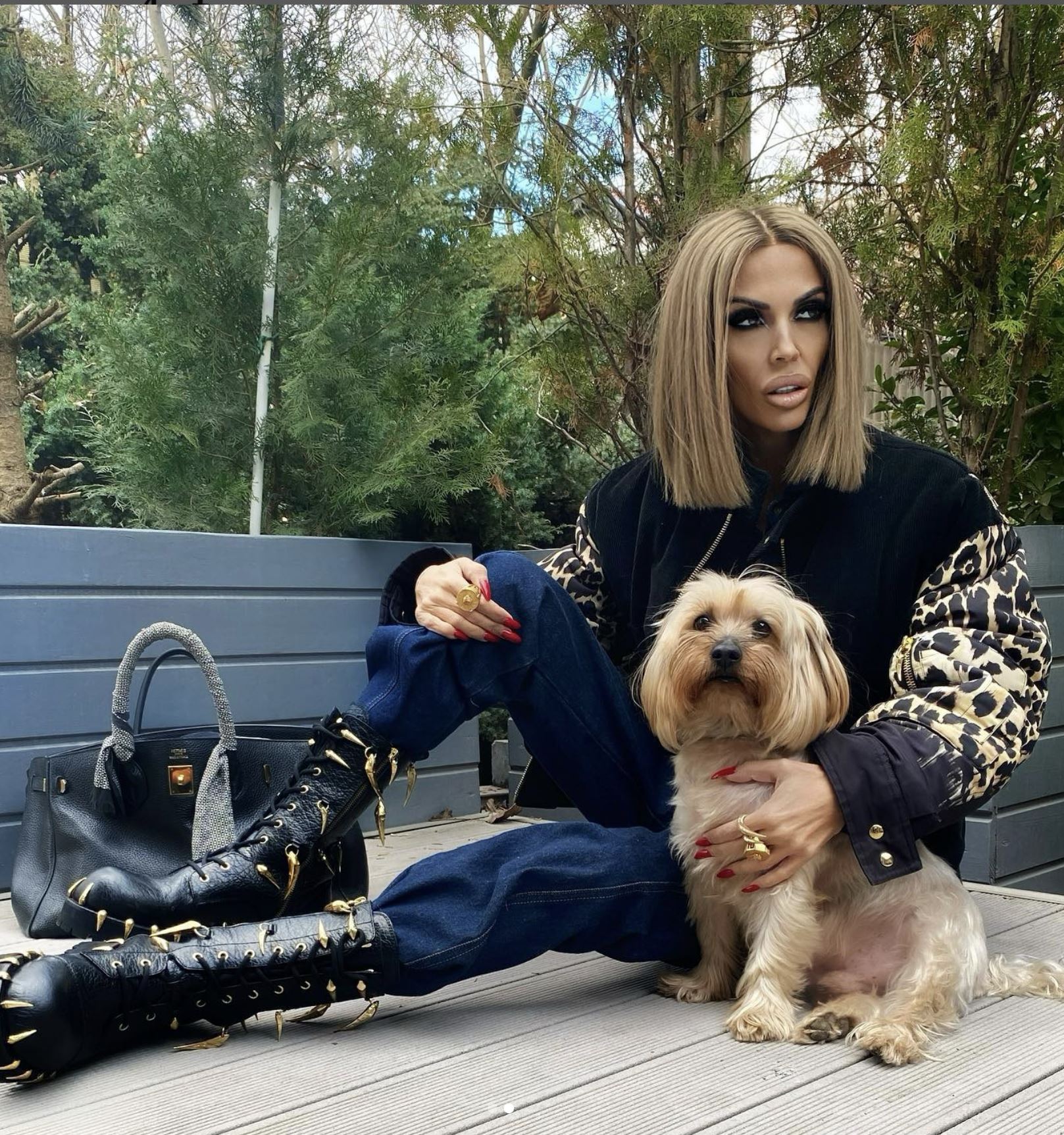 Medicii i-au interzis Ralucăi Bădulescu să își schimbe implanturile Medicii i-au interzis Ralucăi Bădulescu să își schimbe implanturile