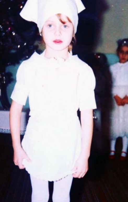 Raluka și-a folosit talentul de mică pentru a-și susține familia financiar