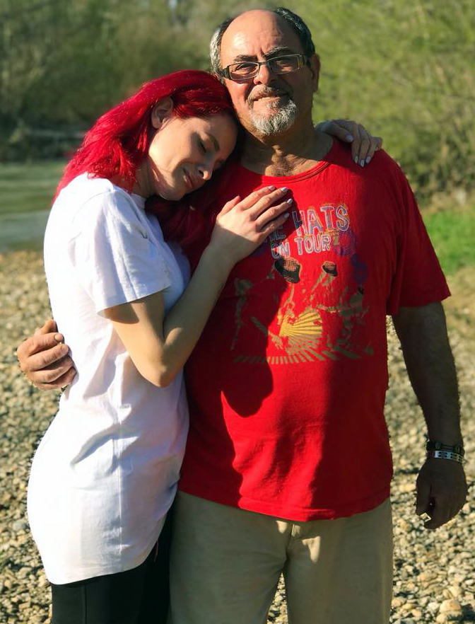 Raluka a resimțit lipsa tatălui ei în copilărie, când bărbatul a plecat la muncă în străinătate pentru un salariu mai mare