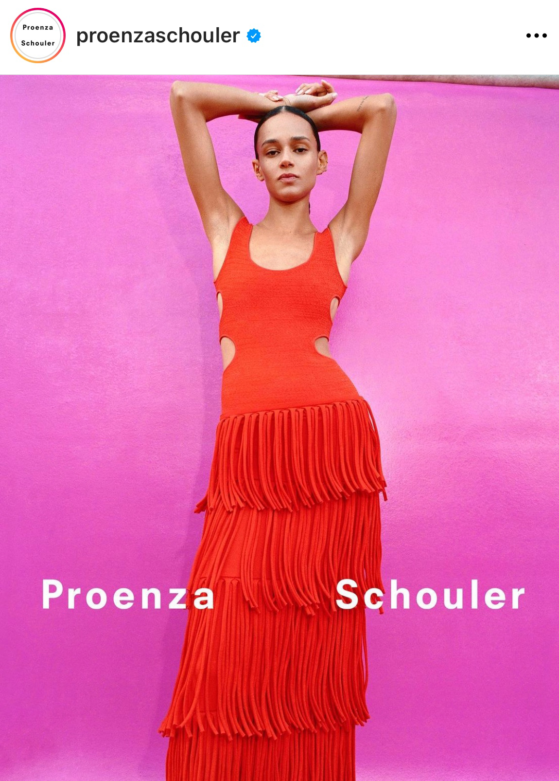 Rochiile pe care trebuie să le ai în garderoba ta în 2022