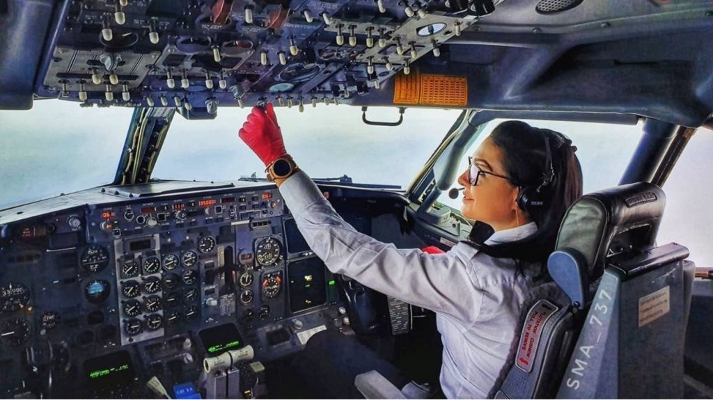 Smaranda Dragomir își menține calmul și în timpul zborurilor cu multe turbulențe