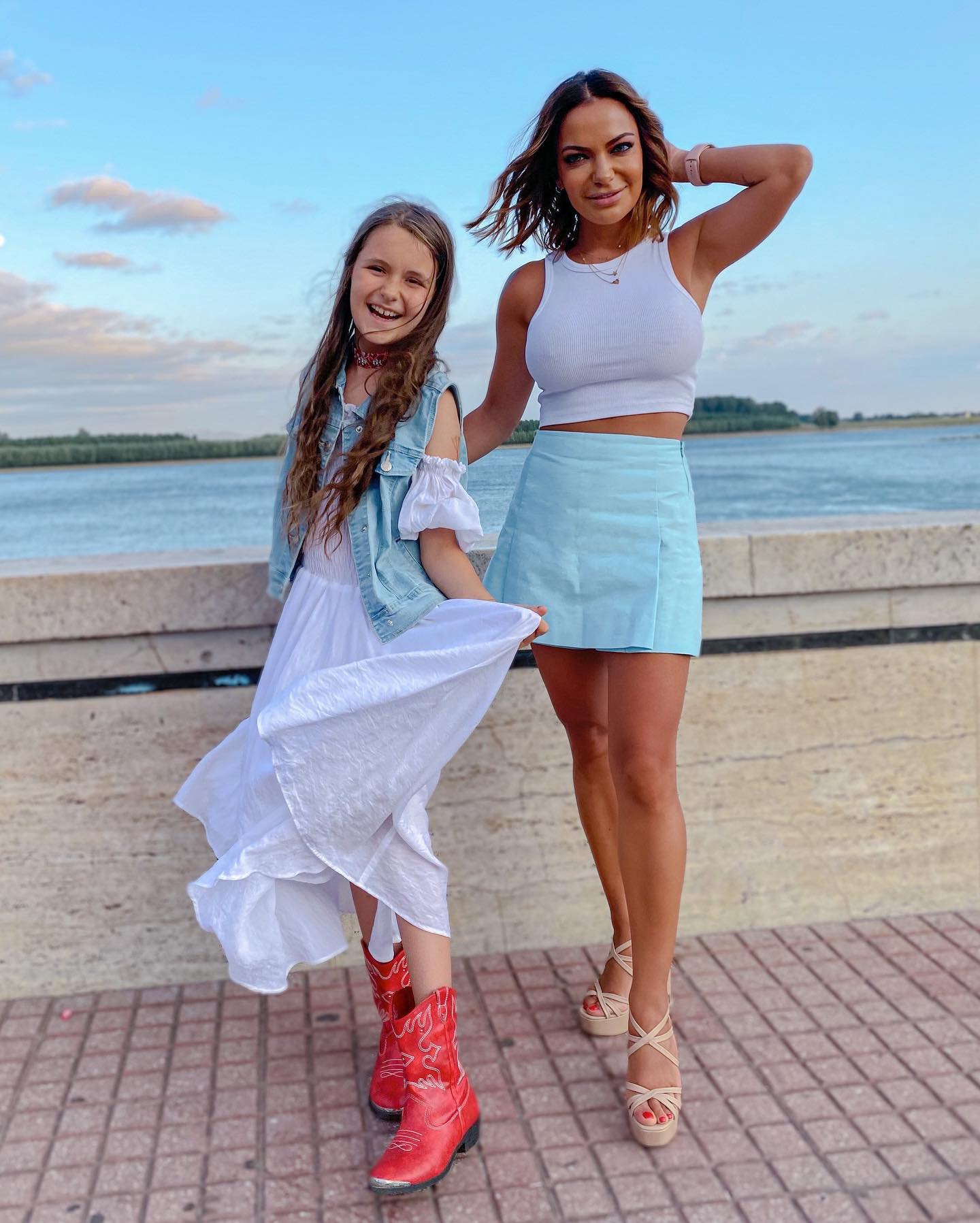 Andreea și Sienna au o relație mamă-fiică superbă