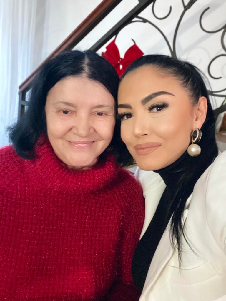 Are o relație specială cu mama ei, Ioana