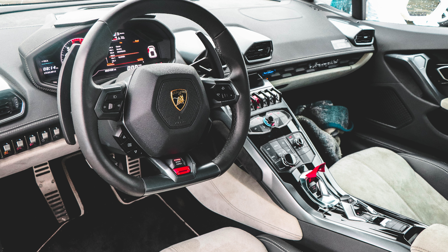 Ce maşini de lux deţine Kim Kardashian