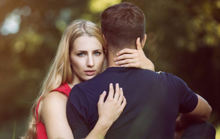 Cum poți seduce un bărbat. 10 paşi ca să îl faci să se îndrăgostească nebunește de tine