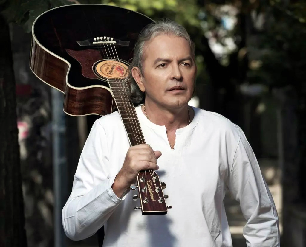 Ducu Bertzi este unul dintre cei mai cunoscuți artiști folk din România