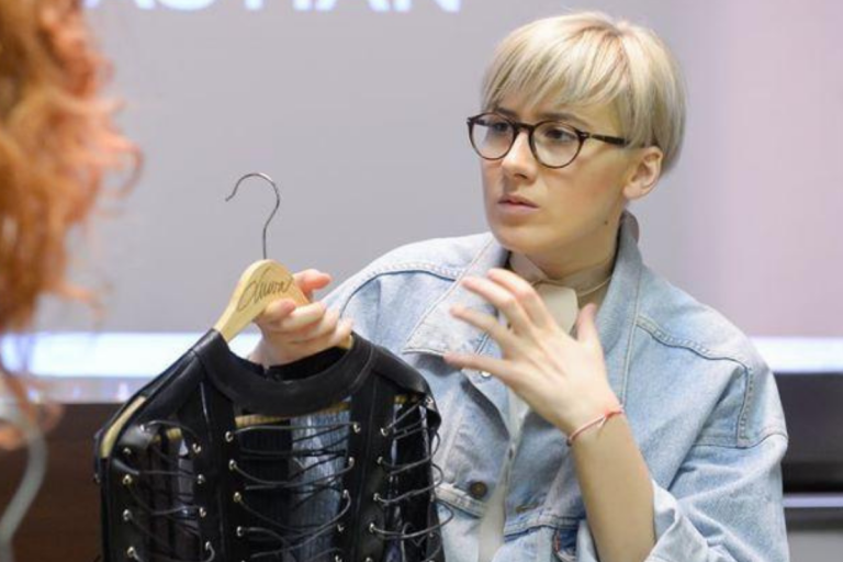 Eli Adam, stilistul vedetelor, despre secretul extravaganței Deliei: „Investește mult în asta!” SPECIAL