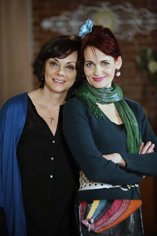 Elvira Deatcu și buna ei prietenă și colegă Carmen Tănase