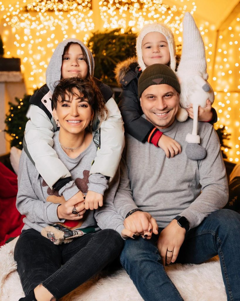 Giulia, alături de soț și de cei doi copii