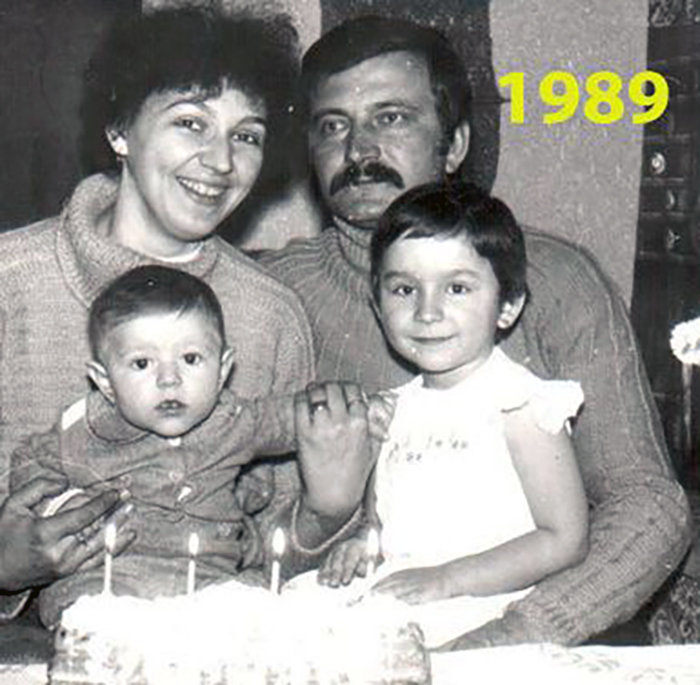 Ilinca Vandici alături de părinți și de sora mai mare