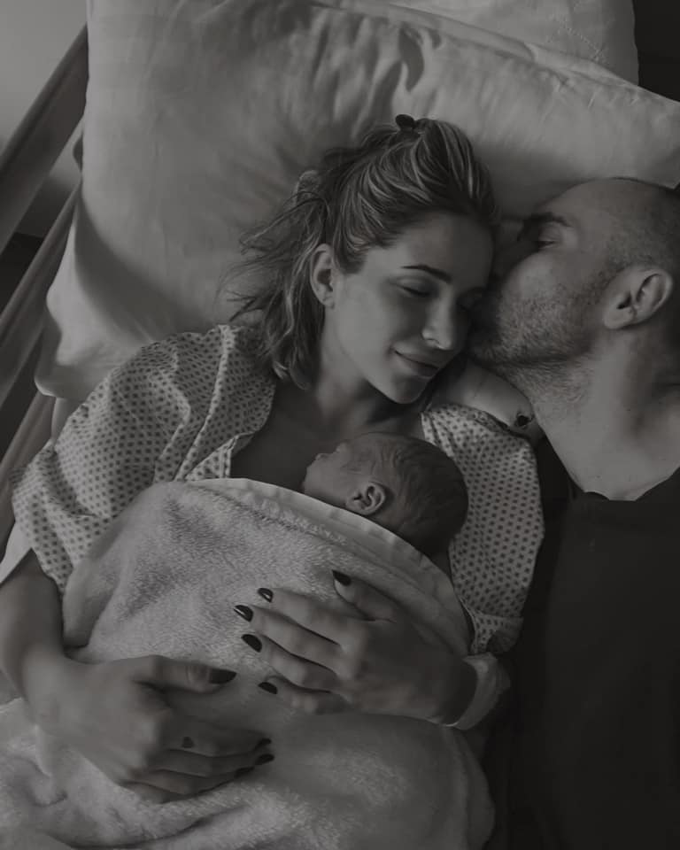 Deea are o familie fericită