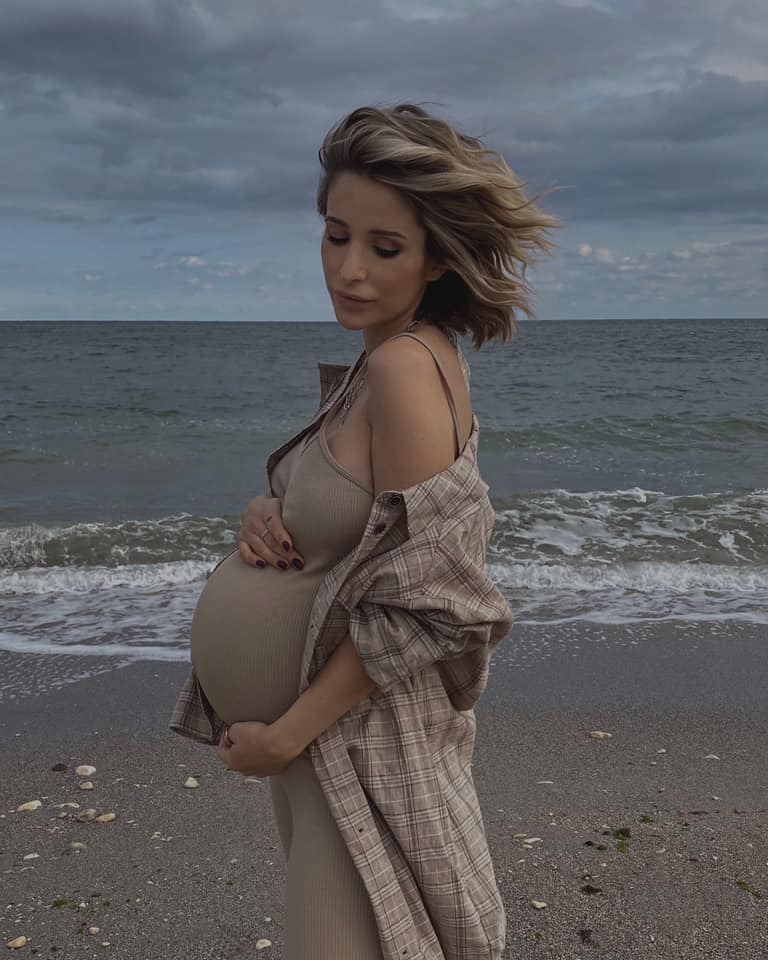 Influencerul Deea Codrea și-a dorit o naștere ușoară și pentru ea, și pentru copilul ei