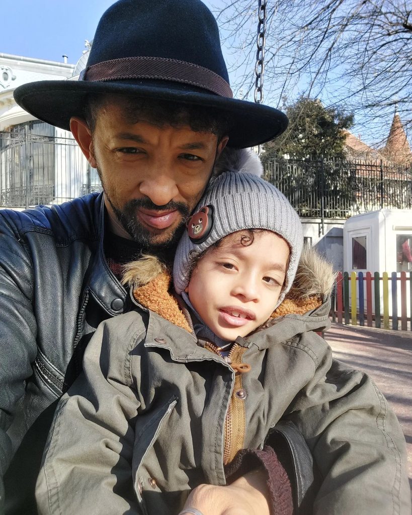 Kamara și Leon, două inimi care bat în același timp. Cei doi sunt foarte apropiați