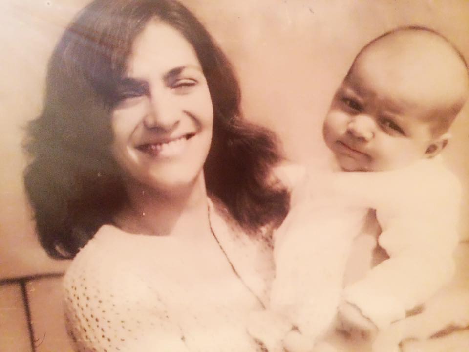 Maria, în brațele mamei ei, Letiția