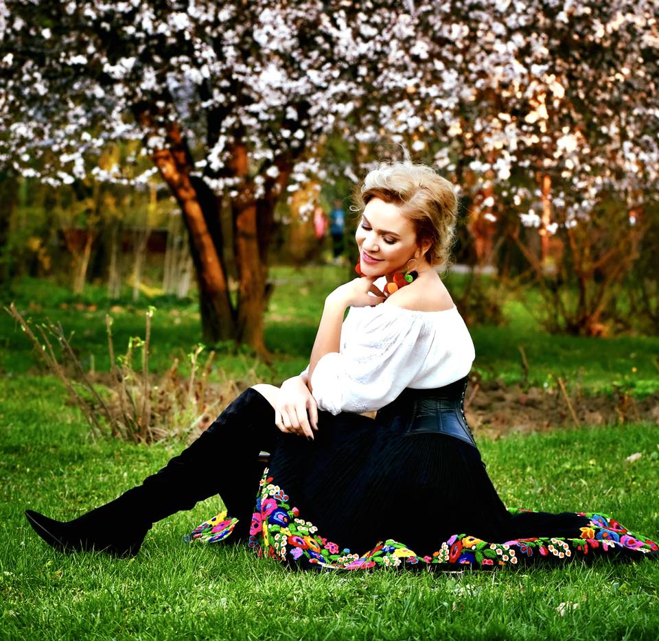 Maria prezintă la matinalul TVR rubrica de modă, stil și turism