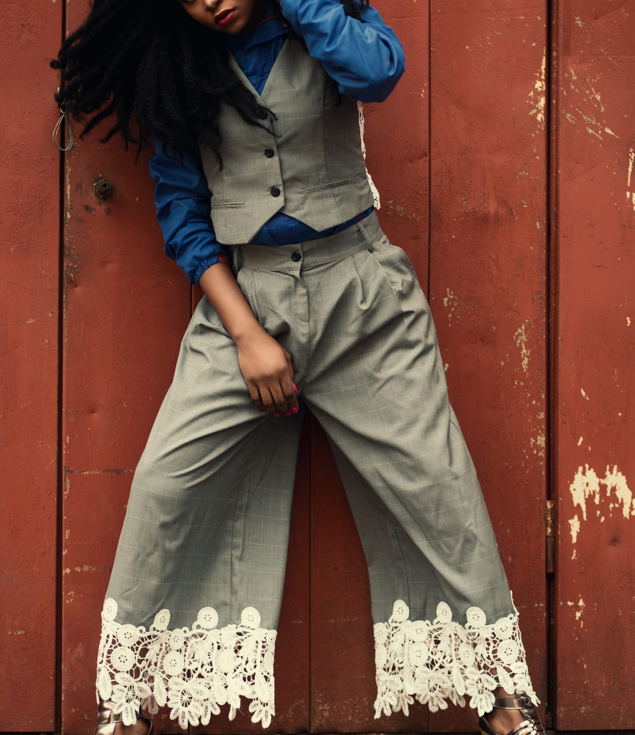 Cum porţi cu stil pantalonii evazaţi