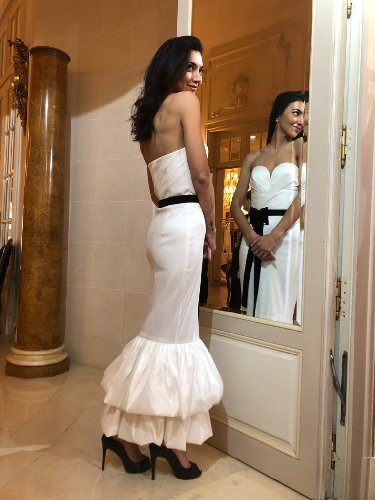 Albul a pus în evidență un trup suplu la Paris Fashion Week 2022