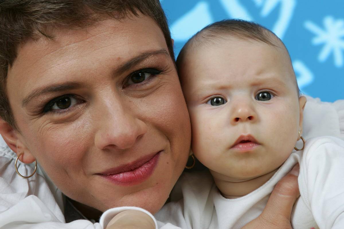 Vedeta nu poate uita momentul când a ținut-o prima dată în brațe pe Maia