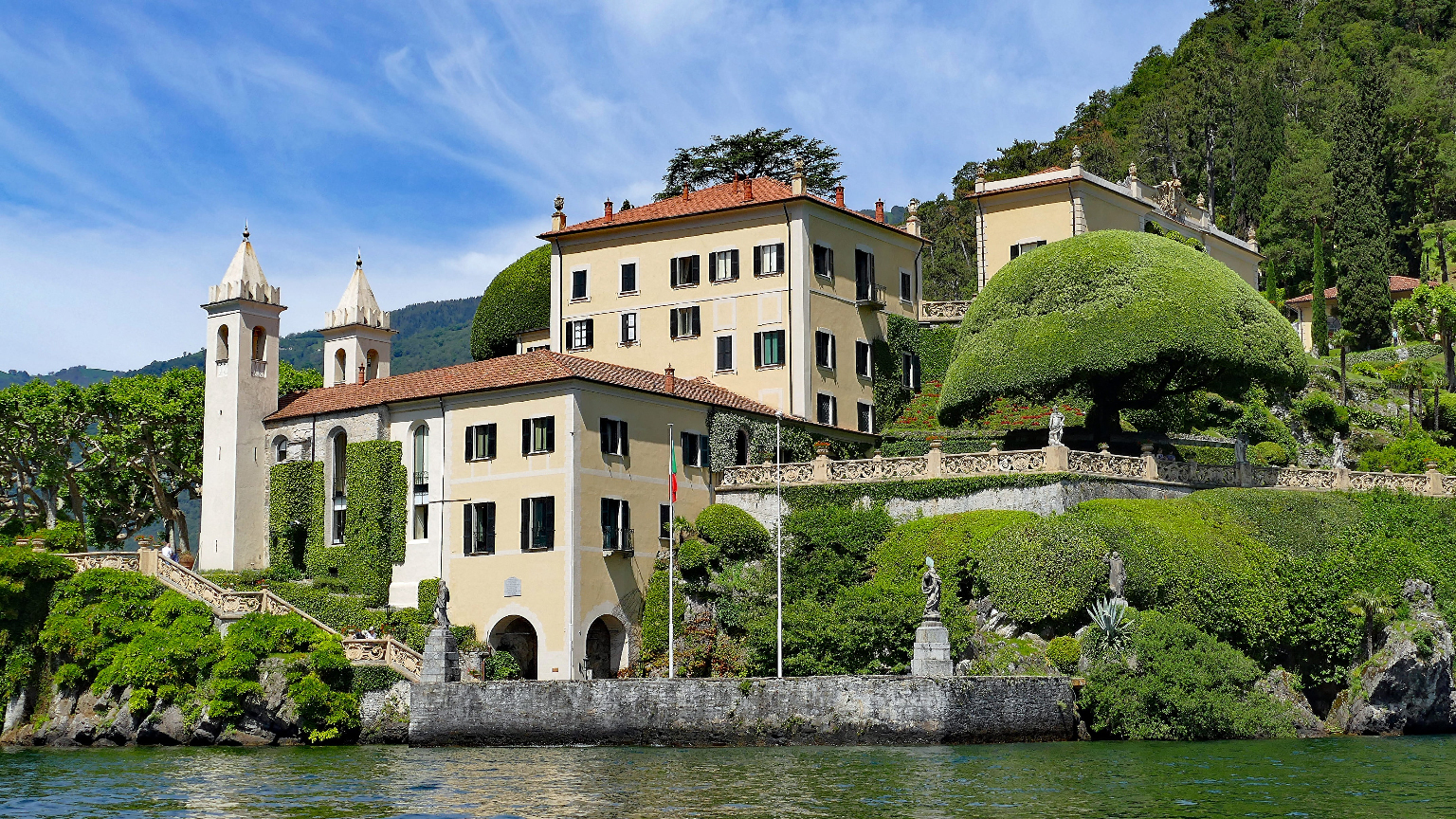 Prezentatorii TV din Rusia au averi uriaşe.