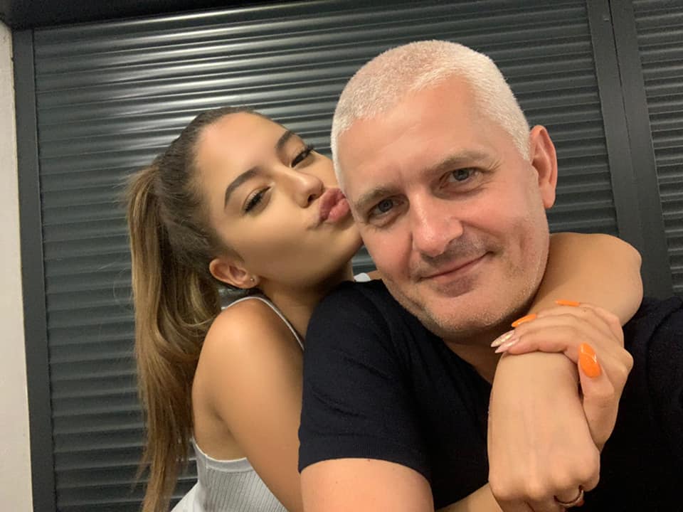 Alături de fiica lui, Jasmine