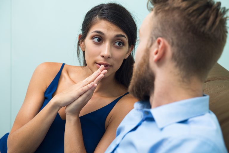 10 situaţii în care o femeie nu ar trebui să îşi ceară niciodată scuze