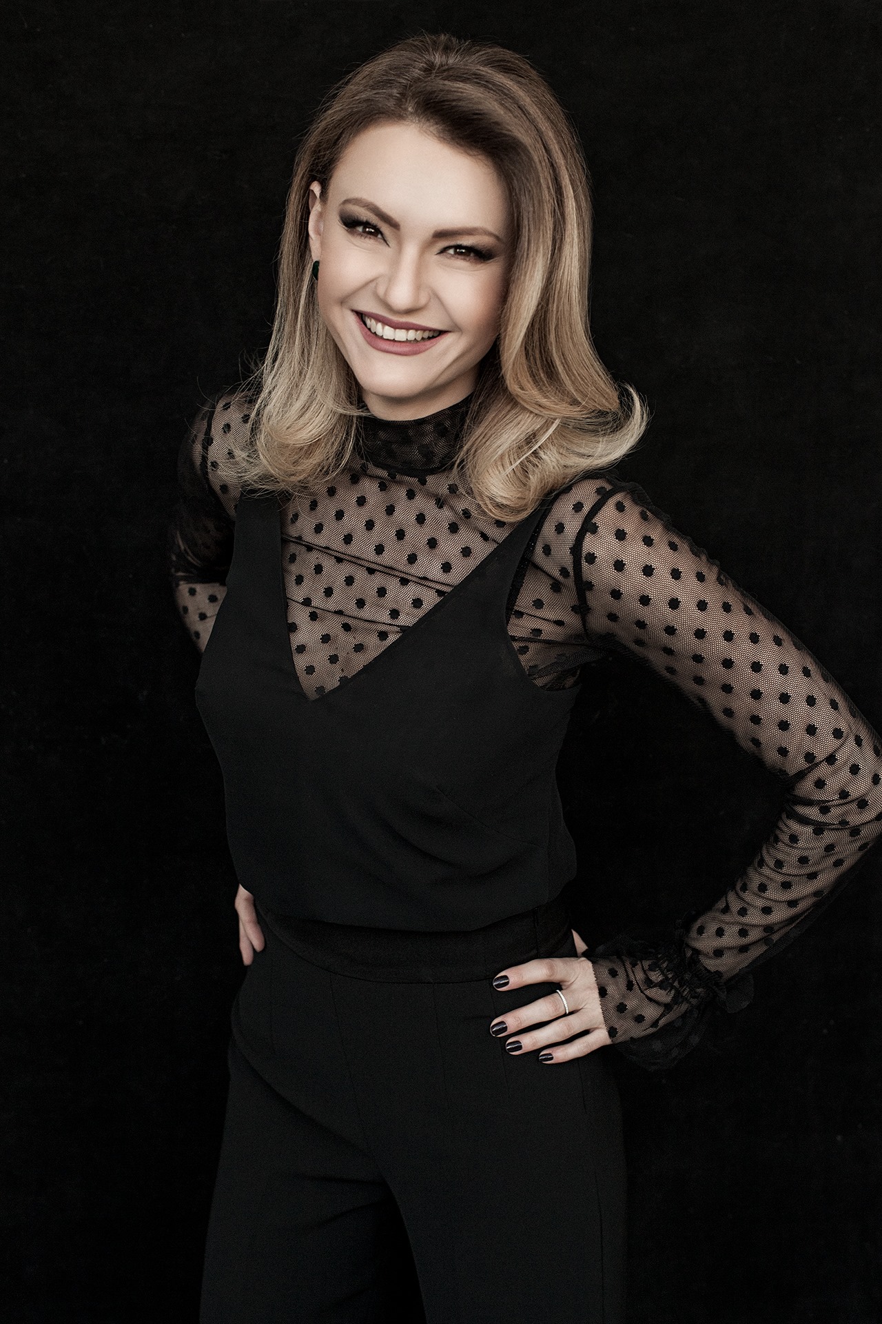 Dana RăzboiuDana Războiu organizează competiții de robotică