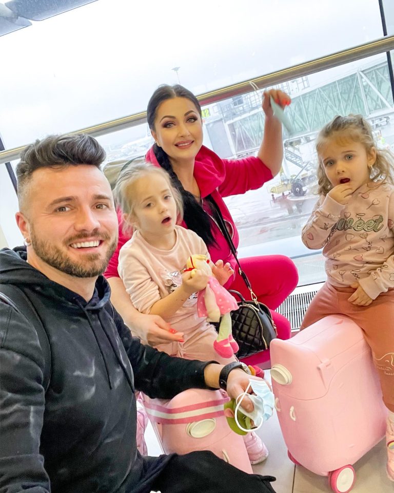 Tavi Clonda, despre secretul unei căsnicii fericite: „Copiii sunt copii, soțul este soț. Mai sunt gelos, recunosc” EXCLUSIV