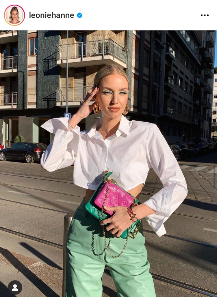 5 moduri inedite în care poţi purta banala cămaşă albă 