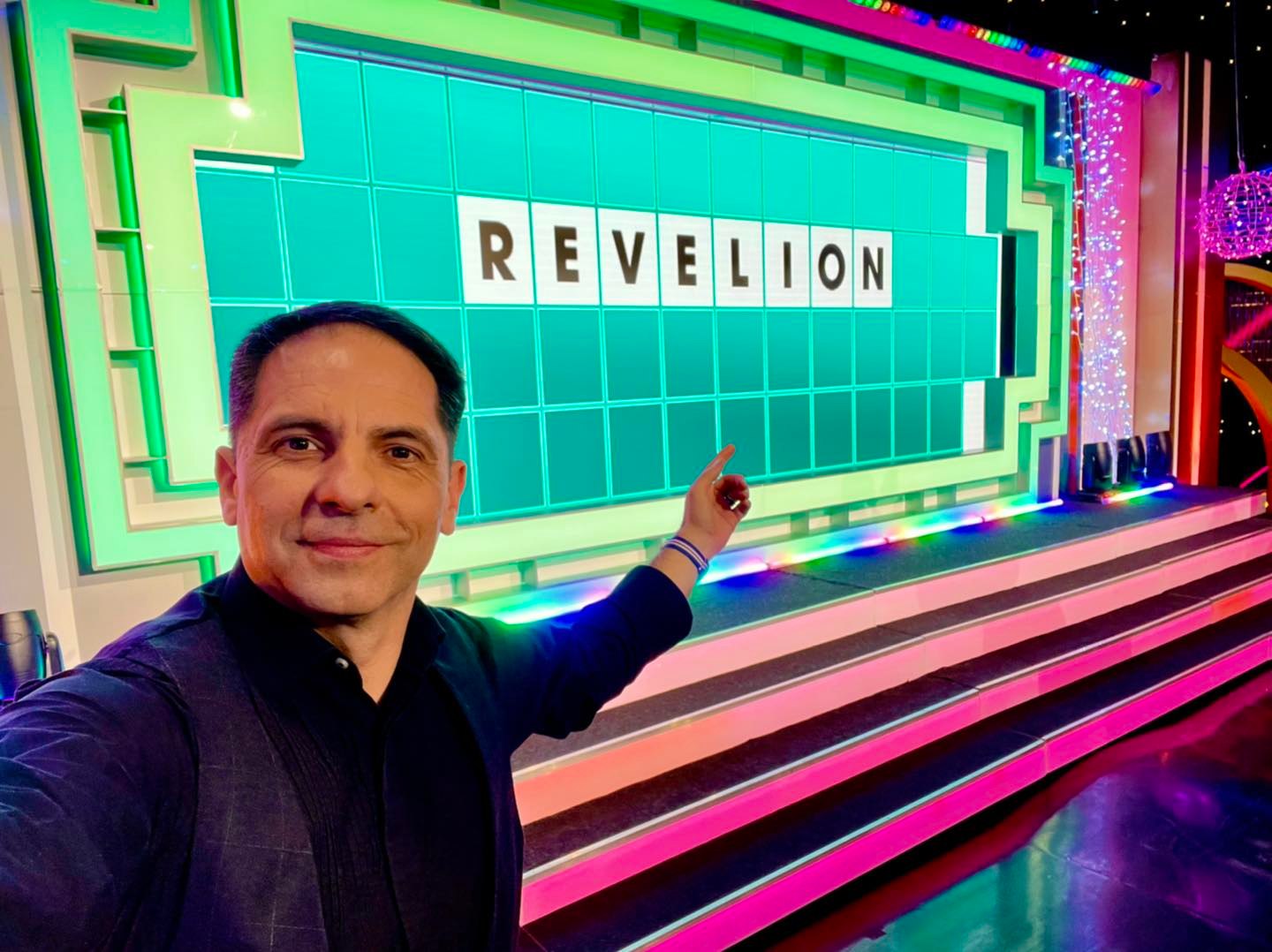 Ani la randul a filmat 3 revelioane in fiecare an unul in Romania pe stil nou si 2 in Moldova pe stil nou si pe stil vechi