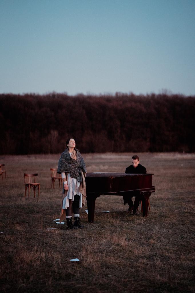 Captura din cel mai recent videoclip al piesei Letters you won t get