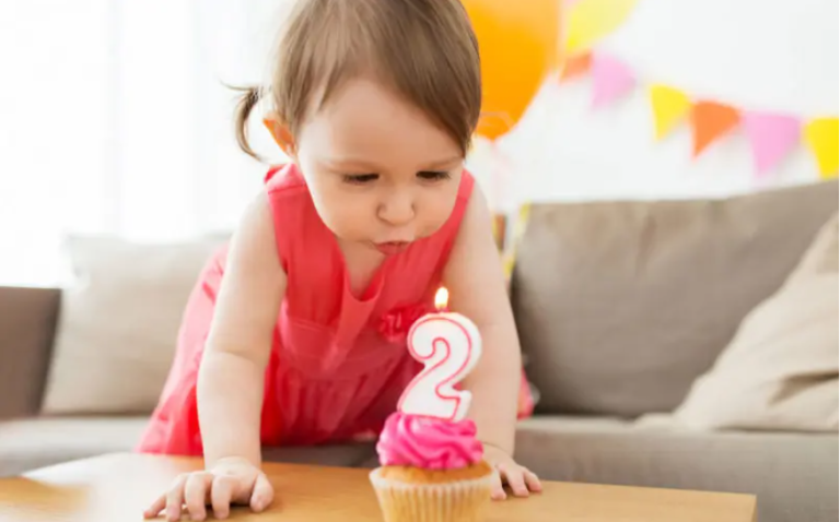 Ce trebuie să facă un copil la 2 ani. Etapele dezvoltării