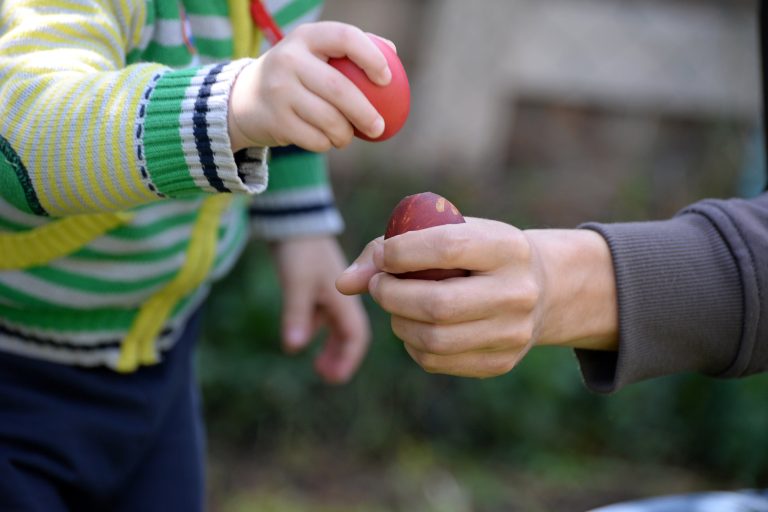 De ce se ciocnesc ouăle de Paşte. Tradiţia acestui obicei