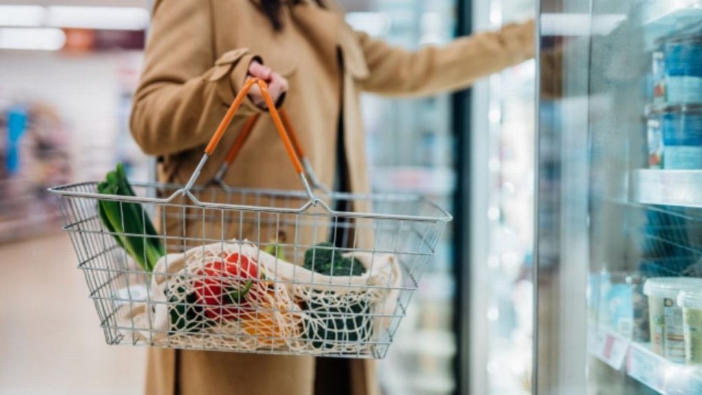 Până la ce oră sunt deschise și care este programul supermarketurilor de Paște 2022