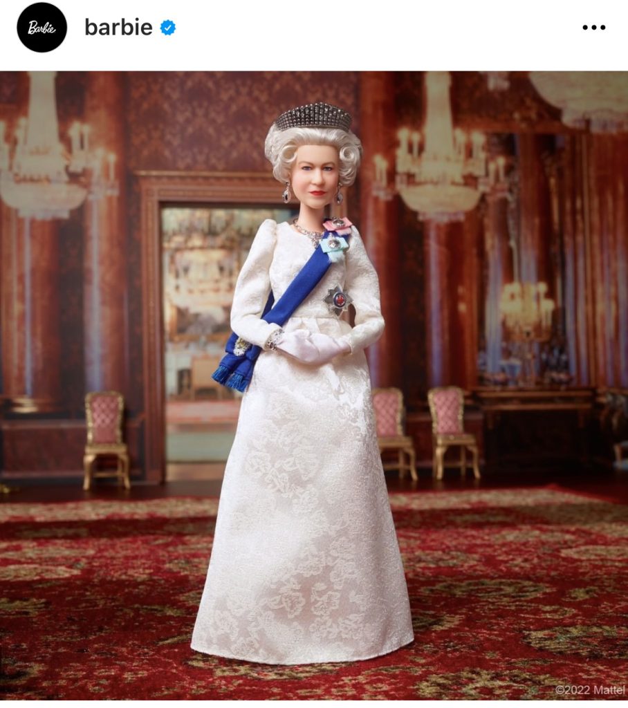 Regina Elisabeta a II-a are acum propria păpuşă Barbie