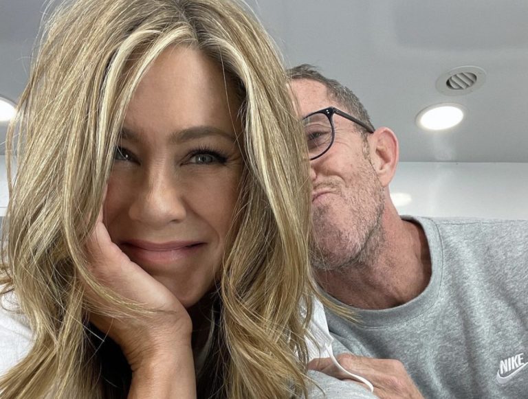 Tehnica specială pe care o foloseşte Jennifer Aniston ca să îi crească părul într-o săptămână. Trucul ei este genial