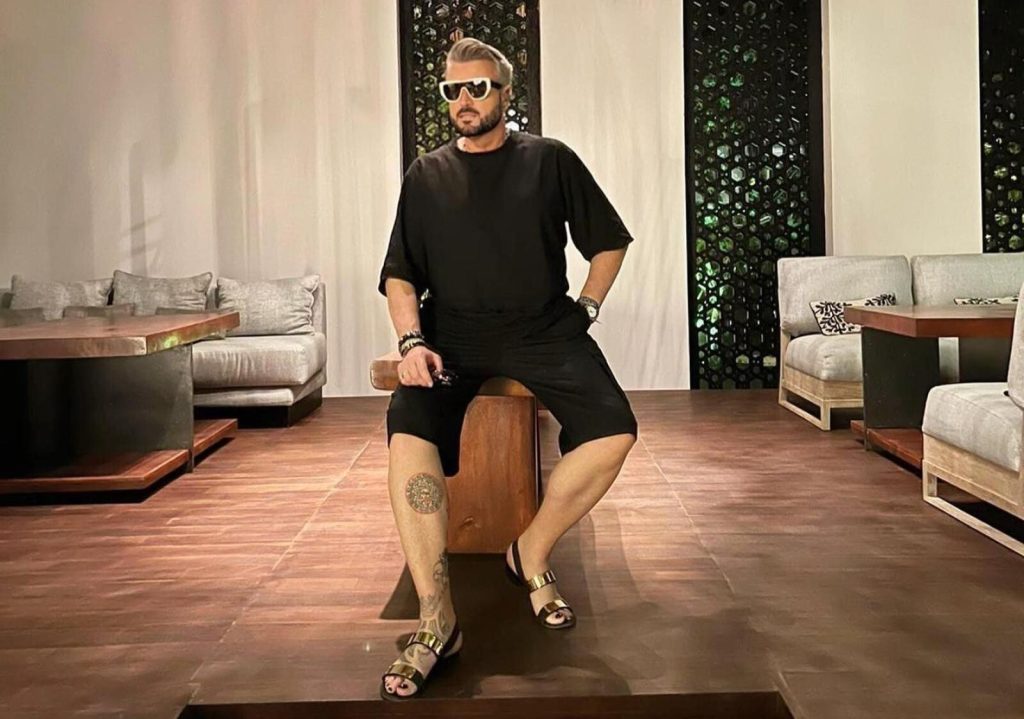 De ce sii face Catalin Botezatu unghiile negre